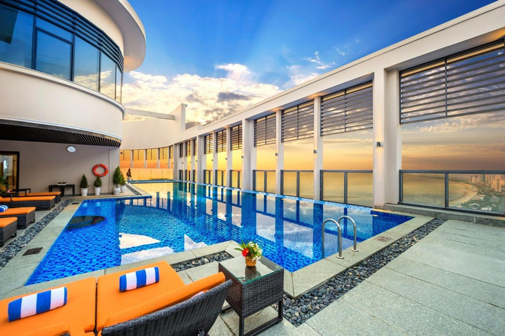 Luxury Apartment - Rooftop Swimming Pool - Beach Front - Hinata Apartment ดานัง ภายนอก รูปภาพ