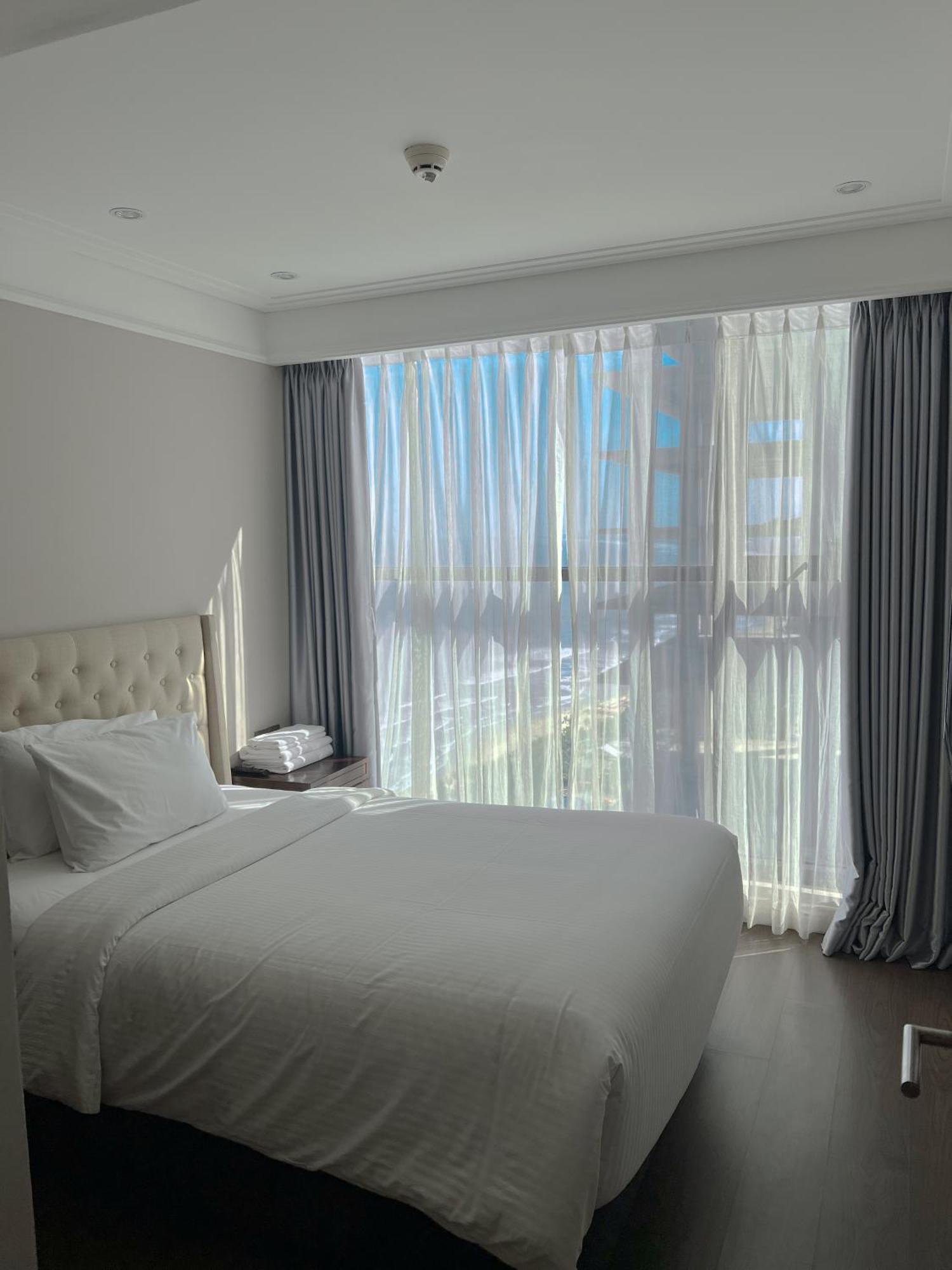 Luxury Apartment - Rooftop Swimming Pool - Beach Front - Hinata Apartment ดานัง ภายนอก รูปภาพ